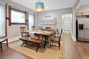 MKE 2BR Flat+PKG|5M to Brewers |15M to Airport - Image 4