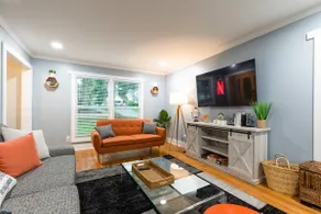 Modern Luxury w/ Pool Table 3BR/5BD Sleeps 10 - Image 5