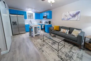 Modern 1BR in the Heart of Downtown Springdale - Image 3