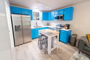 Modern 1BR in the Heart of Downtown Springdale - Image 4