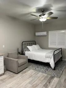 COZY Downtown studio! - Image 3