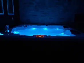Au Petit Jardin Secret (cottage with private hot tub) - Image 5