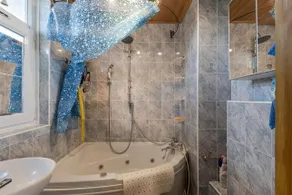 1 Bedroom Flat Close to City with Free Parking Arrangement - Image 2