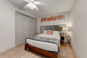 Apartment w/pool, patio & pet-friendly workspace - Image 4