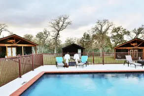 7 mi from ROUND TOP, COZY cottage #1 (Da La Woods) - Image 4