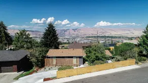 Stylish Mid Century Mod- Fully Remodeled - Image 3