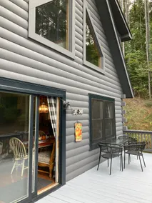 Hacker Habitat Charming Cabin Nestled in South Mts - Image 3