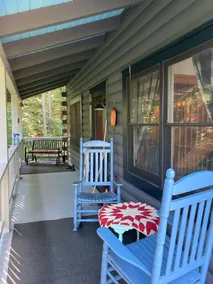 Hacker Habitat Charming Cabin Nestled in South Mts - Image 4