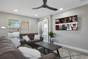 Stylish Modern Desert Oasis Home Min to BB Stadium - Image 2
