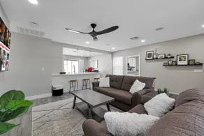Stylish Modern Desert Oasis Home Min to BB Stadium - Image 4