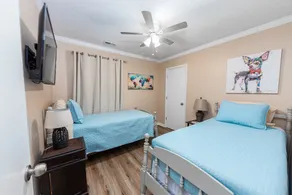 Pet Friendly 3BR Retreat, King Bed, Fenced Yard - Image 5