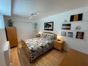 Cozy Apt in Great Central location + free parking - 31 night minimum - Image 3