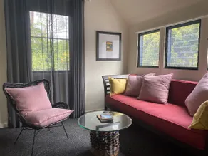 Art filled unique retreat - Image 4