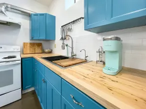 Historic Guesthouse in the Heart of Camp Verde - Image 3
