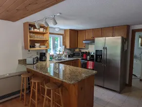 White Mountain Chalet; great for skiers, hikers & families! - Image 3