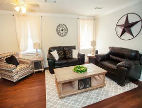 The Carriage House, Hosted By Crystal Jean - Image 2