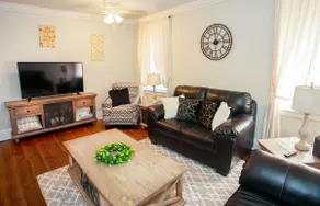 The Carriage House, Hosted By Crystal Jean - Image 4
