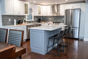 Spacious 3BR Home | Fast Wi-Fi | Parking. - Image 4