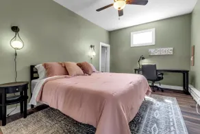 Spacious 2 bed 1 bath Across from Farmers Market - Image 3