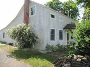 Charming Hudson Farmhouse - Image 3