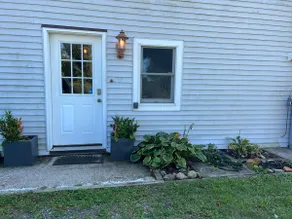 Charming Hudson Farmhouse - Image 4