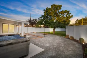Hot Tub Hideaway - Image 3