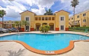 Beautiful 3/2 Condo w/Free Parking Fast WIFI - Image 2