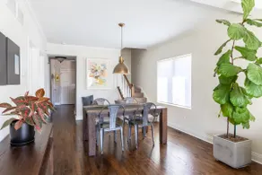 Beautiful 4 bedroom 3 full bath Bungalow - Image 4
