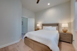 Stylish Luxury Downtown Home - Image 5