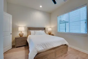 Stylish Luxury Downtown Home - Image 4