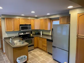 Cheerful 2-bedroom home with Wi-Fi - Image 3