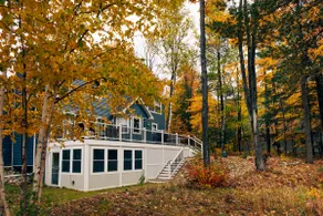 Iconic 5Bd Lakefront Cottage w Hot tub & Kayaks - Image 5