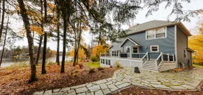 Iconic 5Bd Lakefront Cottage w Hot tub & Kayaks - Image 4