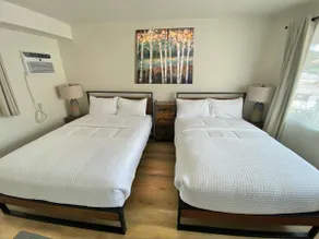 89&Nine Motel Room 06 - Image 4