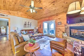 Cozy 2/2 Cabin +Hot Tub +Long Range Mtn Views! - Image 2