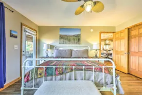 Cozy 2/2 Cabin +Hot Tub +Long Range Mtn Views! - Image 3