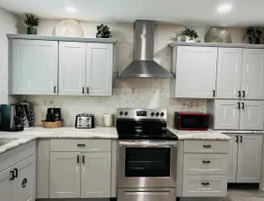 Large 4 BR by the Water! - Image 2
