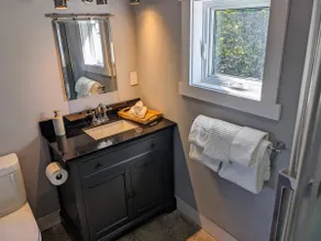 Beautiful 1 bedroom cottage in Herring Cove - Image 5
