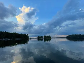 Cozy 3 bedroom cottage with spectacular lake views - Image 5