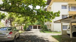 Spacious 2 Bedroom Apartment w/Balconies & Kitchen - Image 2