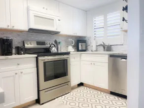 Remodeled Condo, Steps to the Beach - Image 5