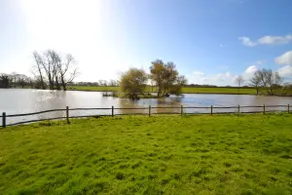 1 bed flat located on beautiful country estate - Image 2