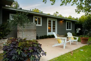 The Giving Tree- Brenham Bungalow - Image 4