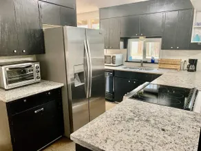Central & spacious 3bed Near Airport & Downtow - Image 3