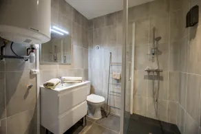 Wonderhost, Château neighborhood, great apartment - Image 5