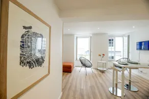 Wonderhost, Château neighborhood, great apartment - Image 3