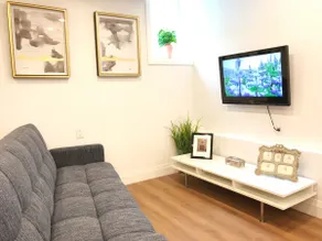 Lawrence Park 2B/2Ba Bsmt Apt|Parking| Near Subway - Image 5