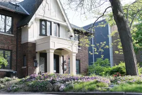 Lawrence Park 2B/2Ba Bsmt Apt|Parking| Near Subway - Image 3