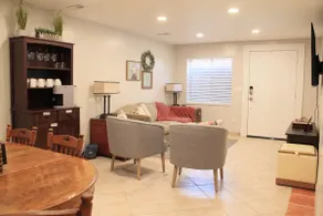 Beautiful, Spacious Basement Suite, Sleeps 7 - Image 5
