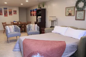 Beautiful, Spacious Basement Suite, Sleeps 7 - Image 3